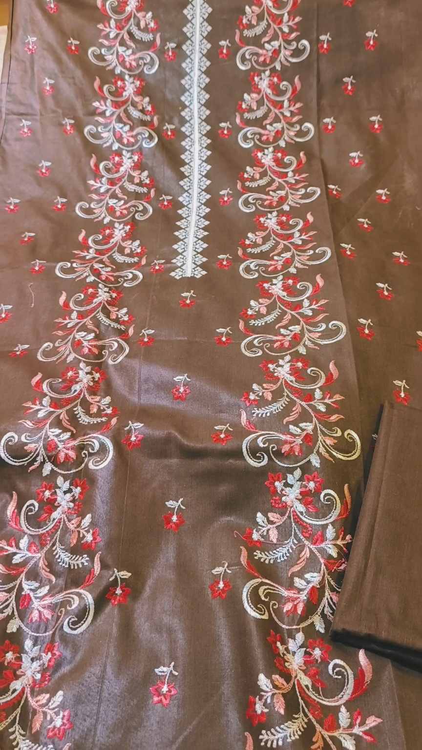 🥳 Sale Sale M-885 Imported Bareezy Embroidery Lawn Shirt & Trouser 2pc