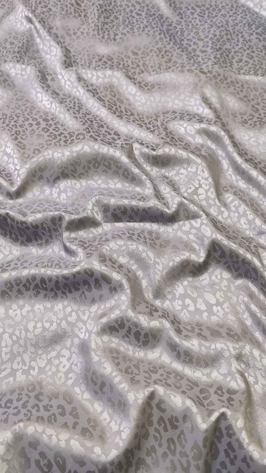 🥳 New Colors M-1163  Imported Viscose 4 seasons 3-D Jacquard China patti Same print Shirt & Truzer 2pc