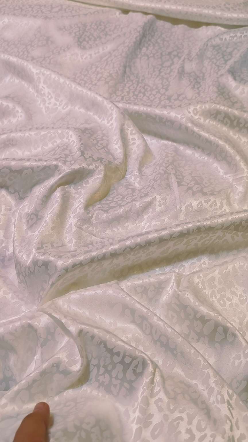 🥳 New Colors M-1158  Imported Viscose 4 seasons 3-D Jacquard China patti Same print Shirt & Truzer 2pc