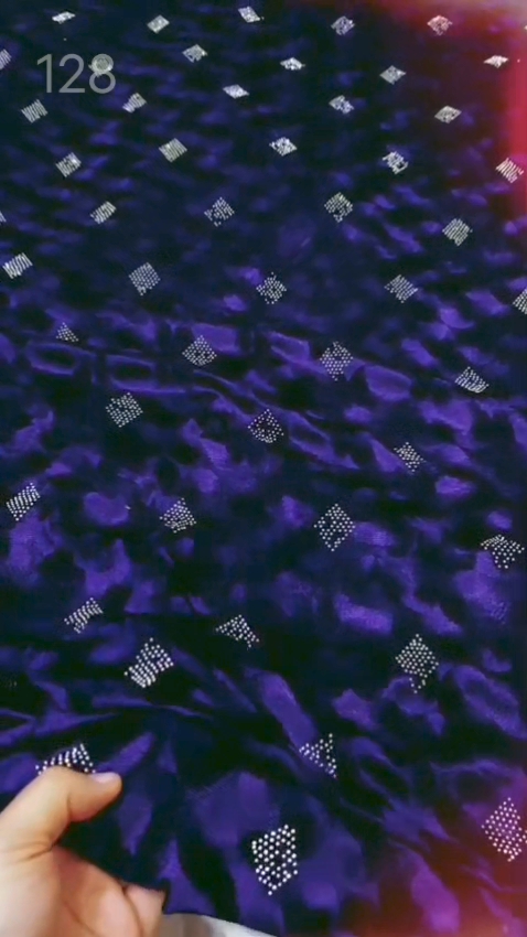 🤩 Sale Sale : M-128  (2pc) Imported  Velvet  (Roll main Cutting k last main jo suit bachta hai Jin ka weight 100kg se kam hoga un ka bane ga es liye noqsan main dy rha hain -