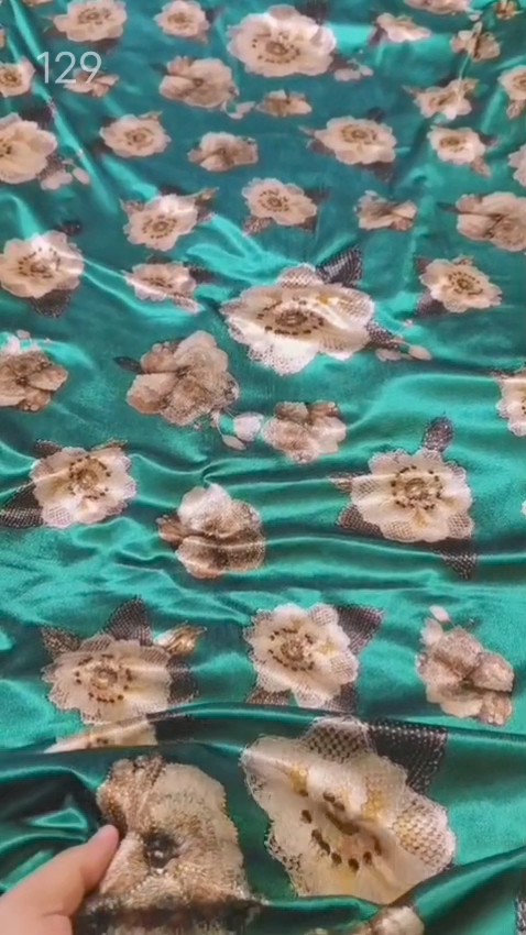 🤩 Sale Sale : M-129  (2pc) Imported  Velvet  (Roll main Cutting k last main jo suit bachta hai Jin ka weight 100kg se kam hoga un ka bane ga es liye noqsan main dy rha hain -