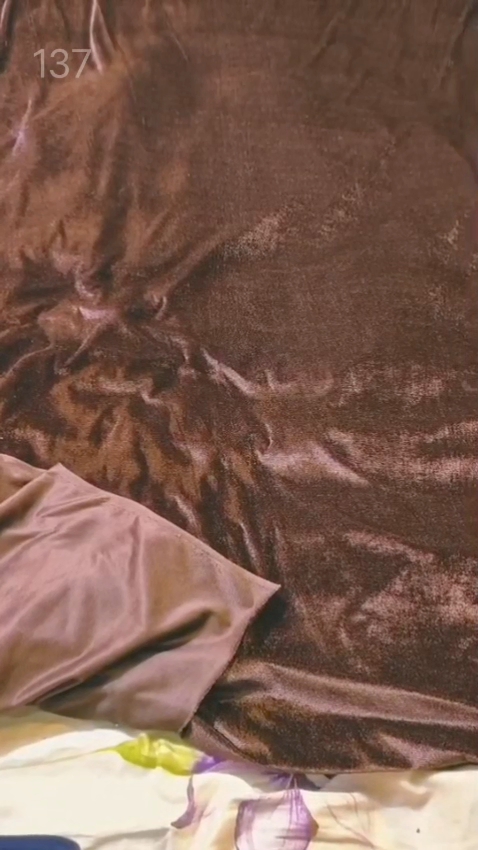 🤩 Sale Sale : M-137  (2pc) Imported Velvet (Roll main Cutting k last main jo suit bachta hai Jin ka weight 100kg se kam hoga un ka bane ga es liye noqsan main dy rha hain