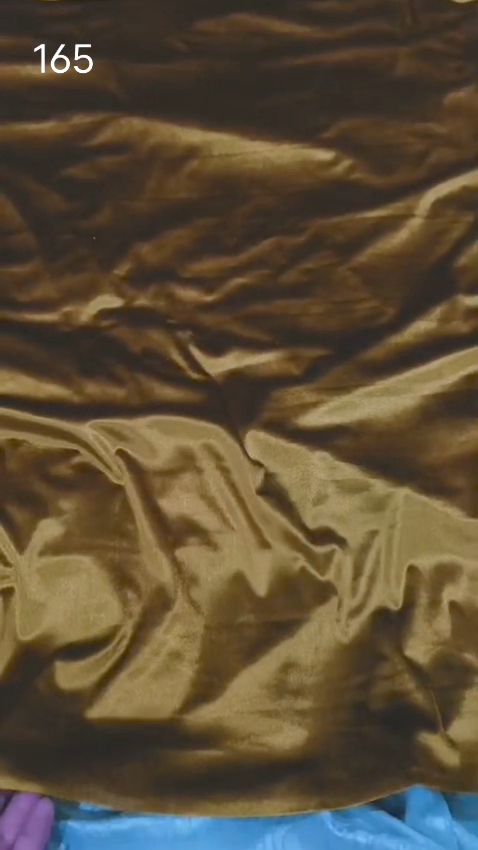 🤩 Sale Sale : M-165 (2pc) Imported Velvet (Roll main Cutting k last main jo suit bachta hai Jin ka weight 100kg se kam hoga un ka bane ga es liye noqsan main dy rha hain