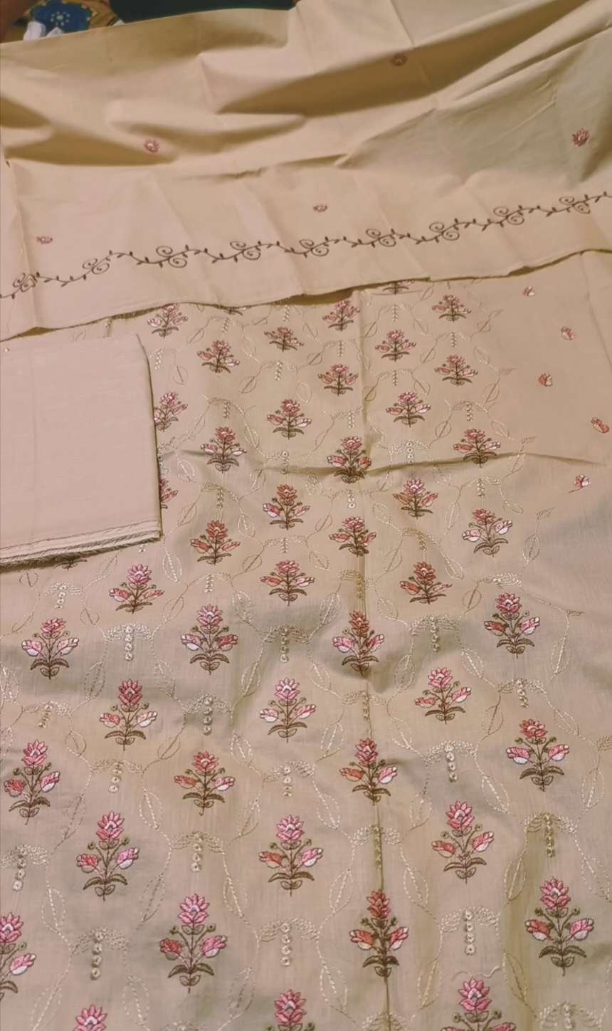 🥳 3pc suit M-380  Rs.1990. Imported Bareezy Embroidery 3pc Lawn Suit