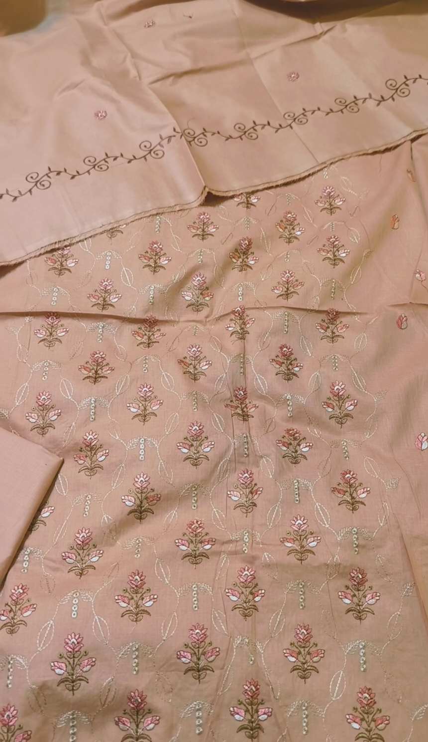 🥳 3pc suit M-378. Rs.1990. Imported Bareezy Embroidery 3pc Lawn Suit