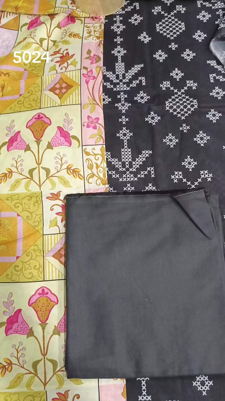 3pc .Sale Sale M-5024 Rs.2450 Branded (Beechtree) 3pv Lawn suit with packing