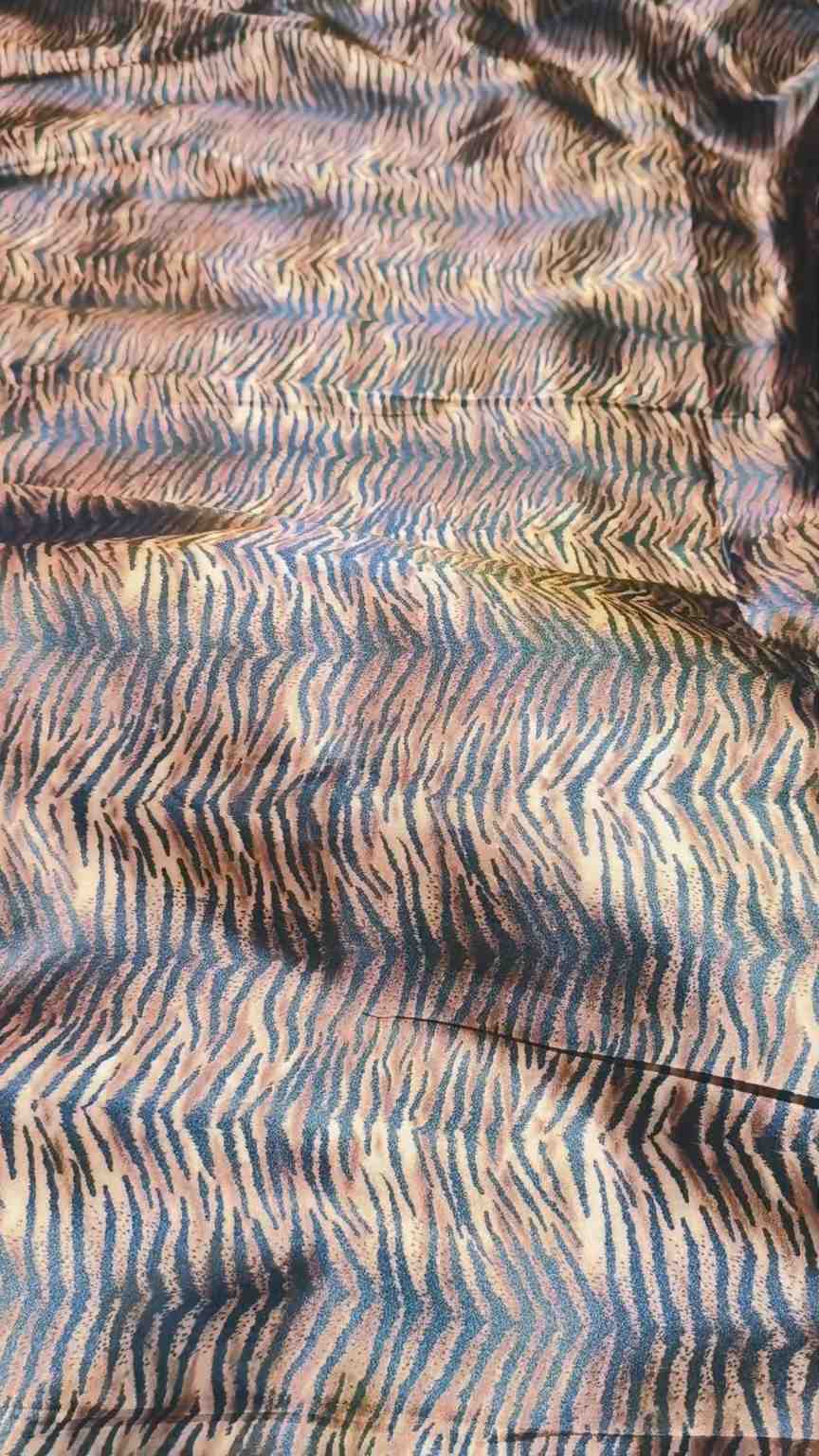 🤩 Sale Sale : M-3110...2pc suit Smoze silk  Stuff detail in video  (Roll main Cutting k last main jo suit bachta hai Jin ka weight 100kg se kam hoga un ka bane ga es liye noqsan main dy rha hain -