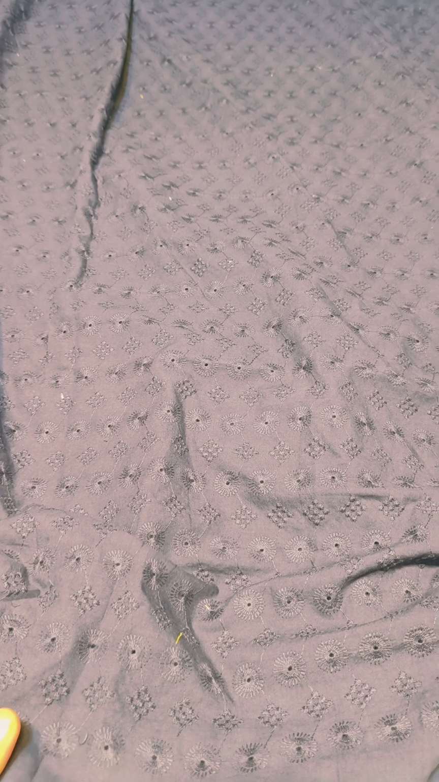 🤩 Sale Sale : M-2951 ..Shiffli chickenkari embroidery shirt  detail in video (Roll main Cutting k last main jo suit bachta hai Jin ka weight 100kg se kam hoga un ka bane ga es liye noqsan main dy rha hain