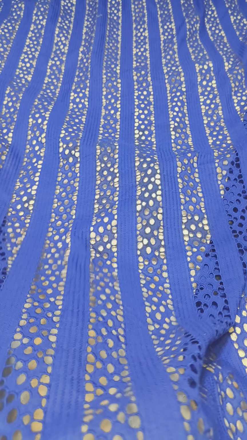🤩 Sale Sale : M-2934 .Shiffli chickenkari embroidery shirt detail in video (Roll main Cutting k last main jo suit bachta hai Jin ka weight 100kg se kam hoga un ka bane ga es liye noqsan main dy rha hain