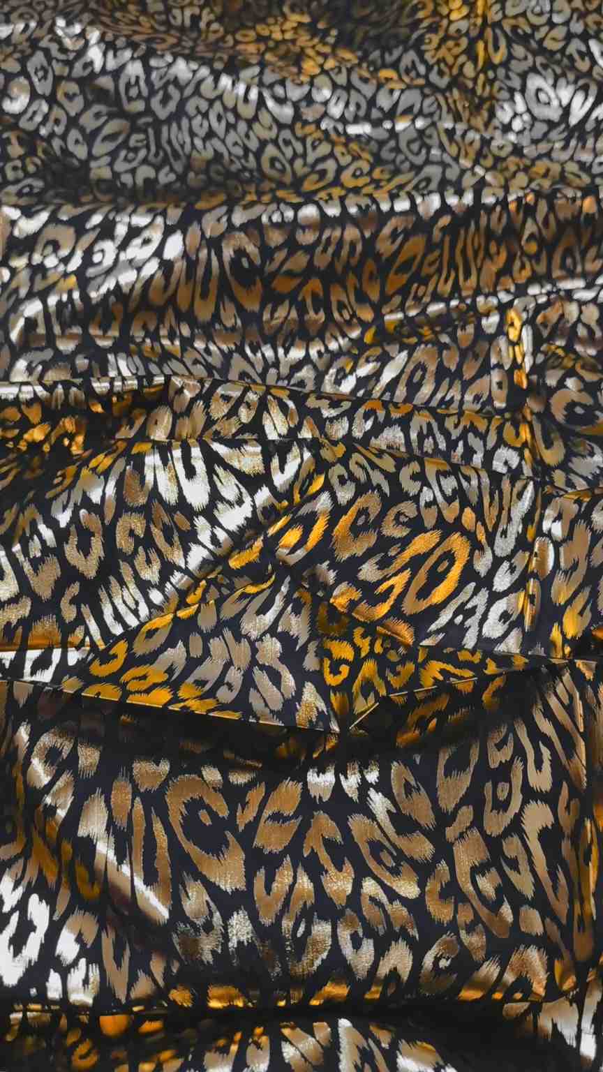 🥳Big Sale M-345  Rs.990 Imported Embossed Gold Print Pure Summer ⛱️ Lawn same print Shirt & Truzer 2pc