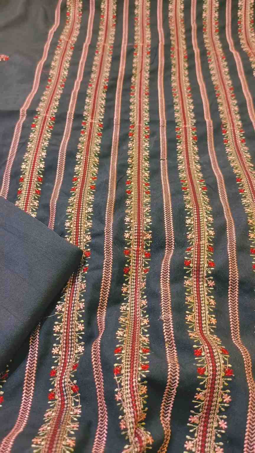 😱 Big Discount M-1124. Rs.1650 Imported Bareeze Embroidery Winter Khadder Shirt & Truzer 2pc