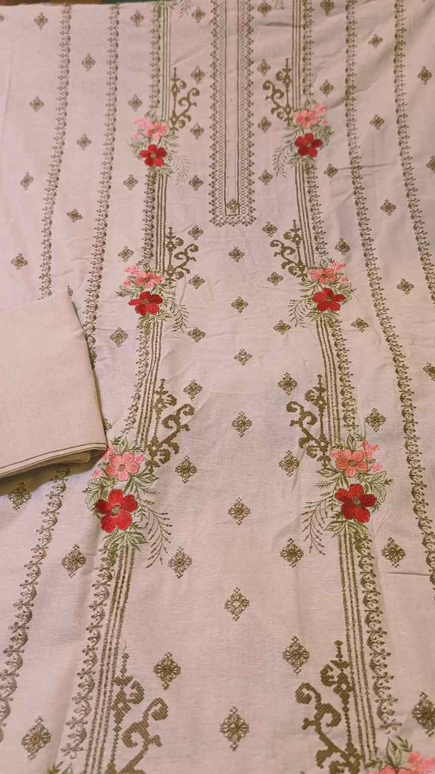 🥳 Sale Sale M-1525  Rs.1650 Imported Bareeze Embroidery  Karandi Soft Khadder 2pc