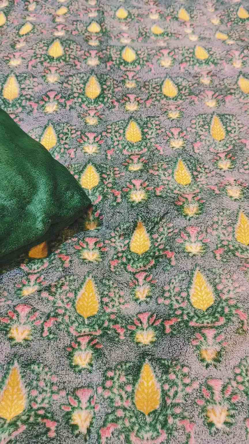 🥳 Sale Sale M-6106  Imported Self Palachi White Tone Velvet Furr 2pc