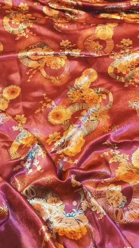 🤩 LootMar Sale Sale : M-338  Imported embossed Giliter Silk 2pc (Roll main Cutting k last main jo suit bachta hai Jin ka weight 100kg se kam hoga un ka bane ga es liye noqsan main dy rha hain