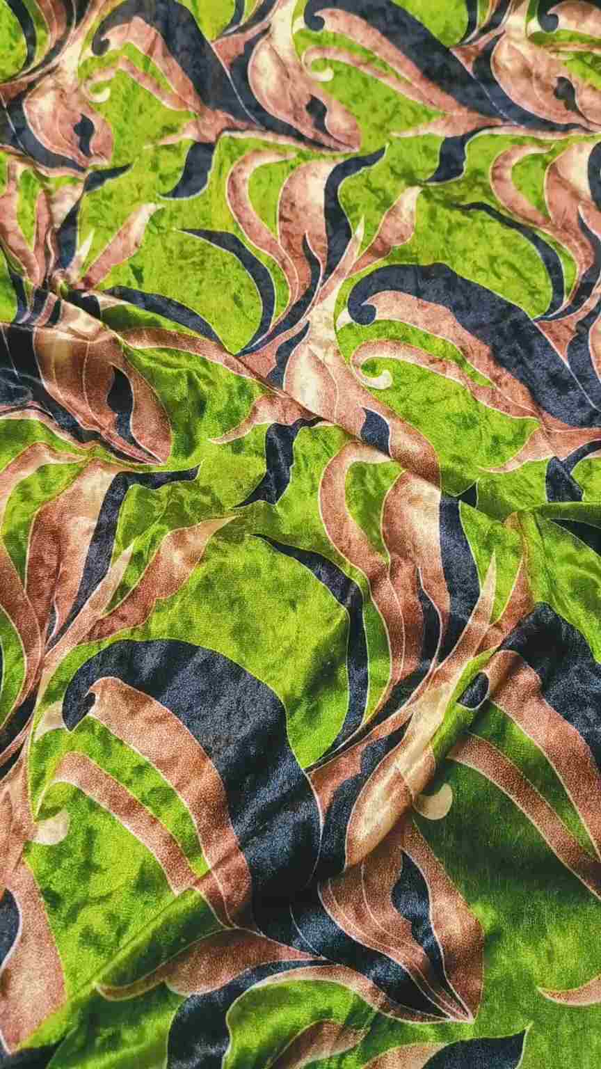 🤩 Sale Sale : M-7279  (2pc)  Korean Velvet Detail in video (Roll main Cutting k last main jo suit bachta hai Jin ka weight 100kg se kam hoga un ka bane ga es liye noqsan main dy rha hain