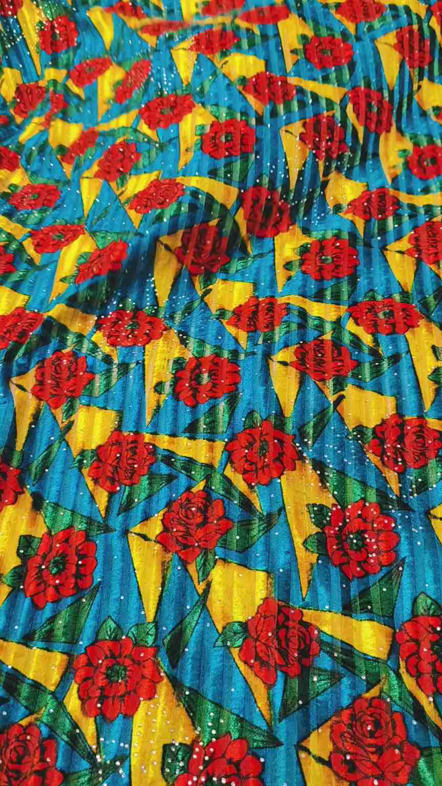 🤩 Sale Sale : M-7269 (2pc)  Korean Velvet Detail in video (Roll main Cutting k last main jo suit bachta hai Jin ka weight 100kg se kam hoga un ka bane ga es liye noqsan main dy rha hain